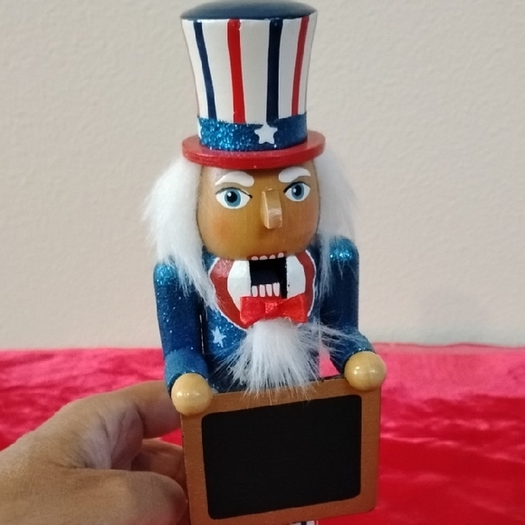 D- NWT World Market Americana Nutcracker with Chalkboard - Picture 11 of 11